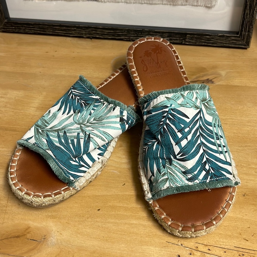 Turquoise palm branch fabric slides by Jellypop of Los Angeles.